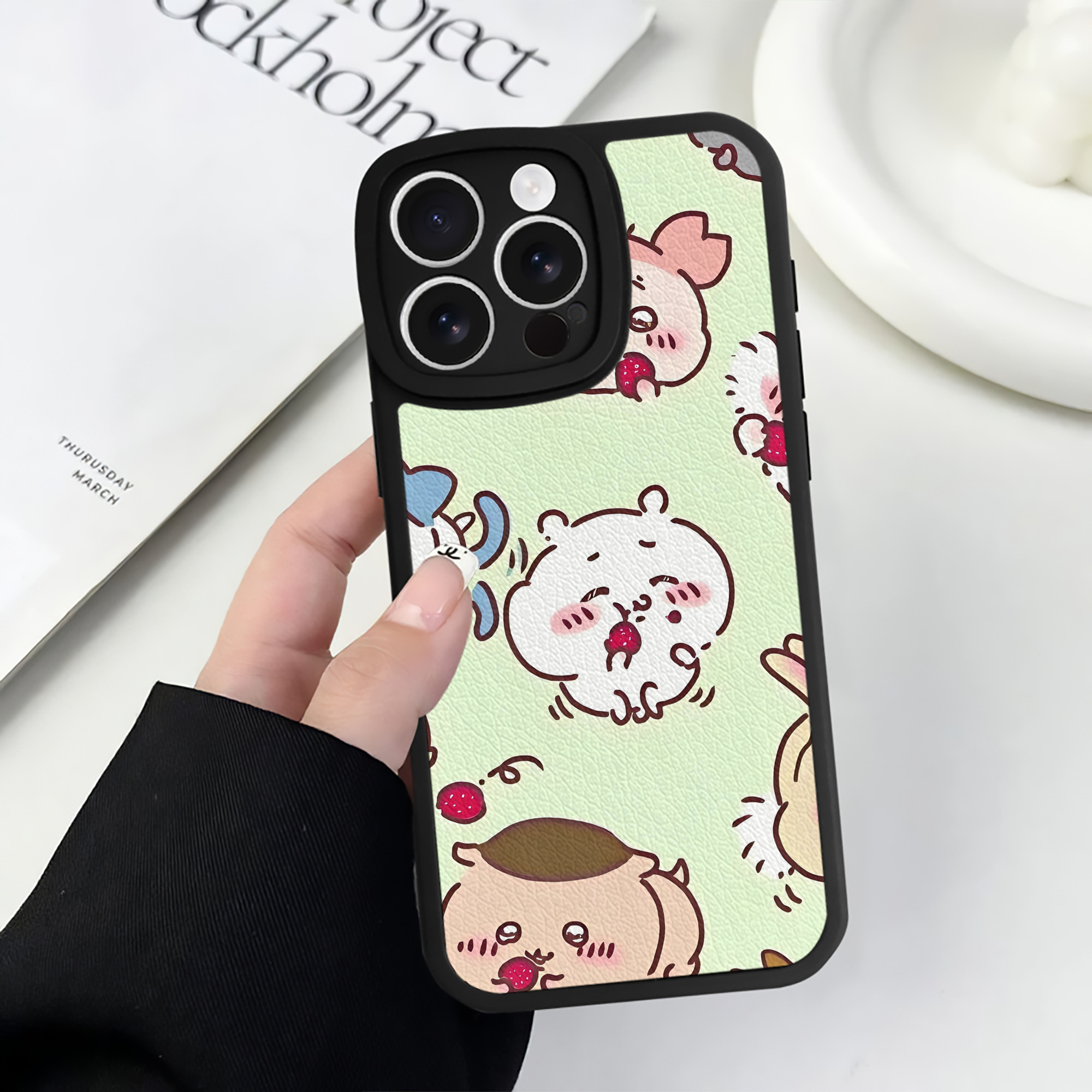 （画像用） ちいかわ Chii-kawa 【iPhone 16シリーズ対応】シリコンスマホケース（レザー調） 材質：シリコン